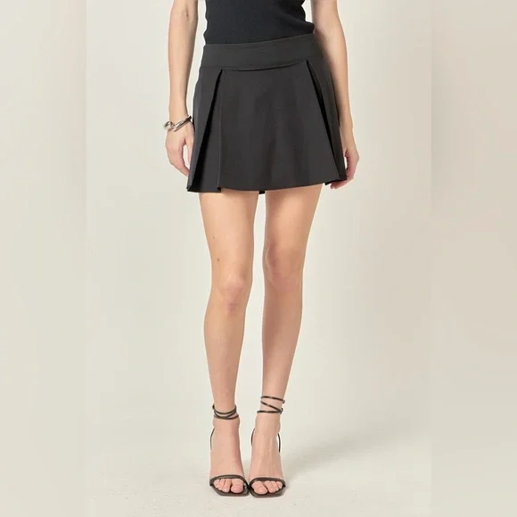 NWOT ENGLISH FACTORY SPORTSWEAR STRETCHED SKORT - Picture 5 of 11